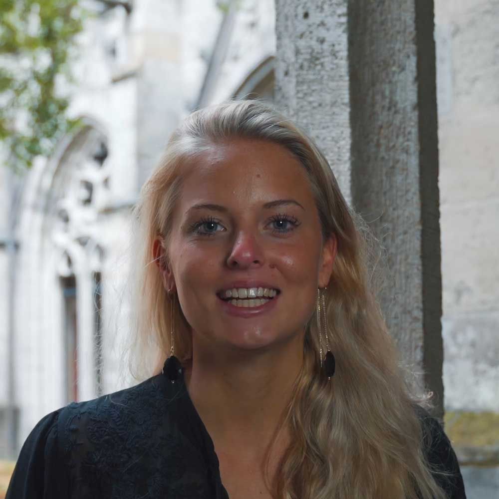 Dieuwertje van der ham. Docent geschiedenis bij JoJoschool.